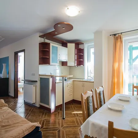 Apartament Rodzinne Urocza 10 *