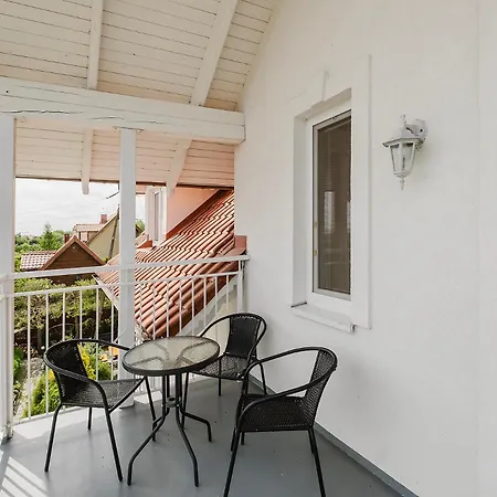 Pionow Rodzinne Urocza 10 Apartman *